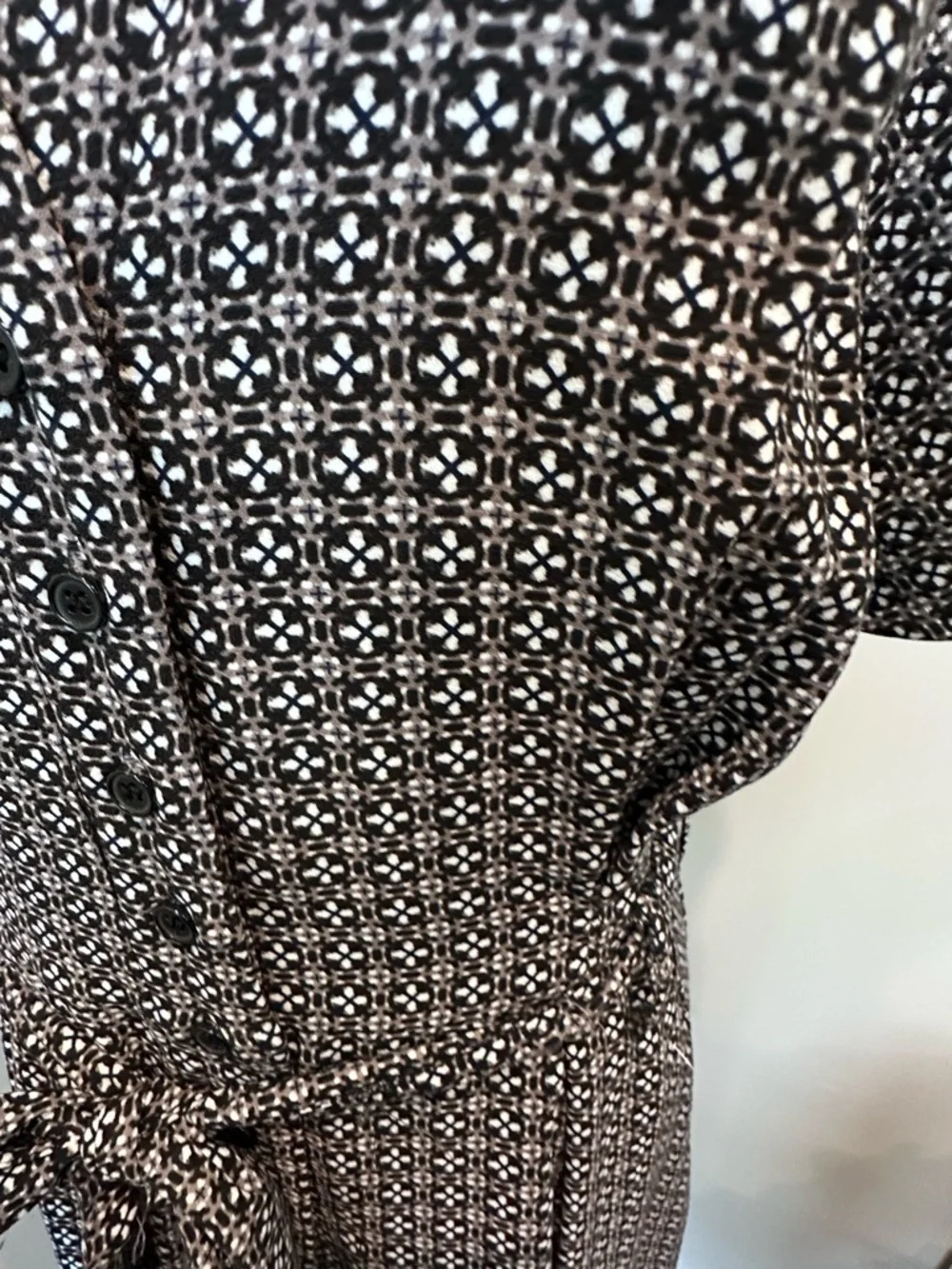 Max Studio Black & White Geometric Spot Print V-Neck Tie Waist Jumpsuit M - Picture 4 of 7